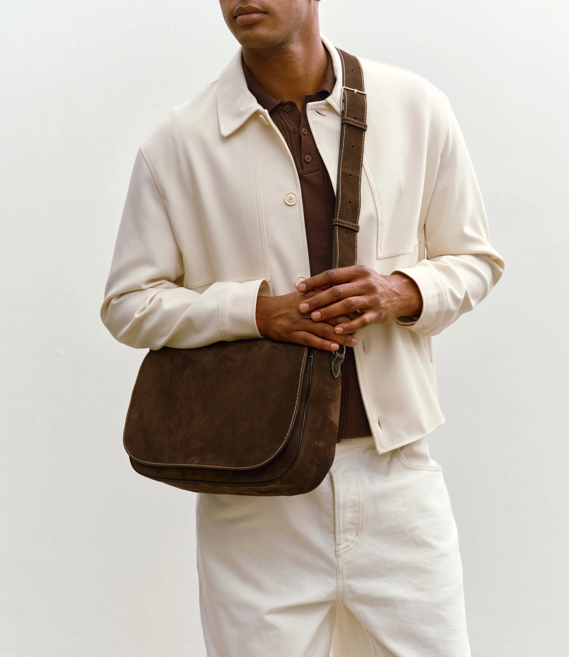 Hunter Messenger Suede Chocolate - Image 4