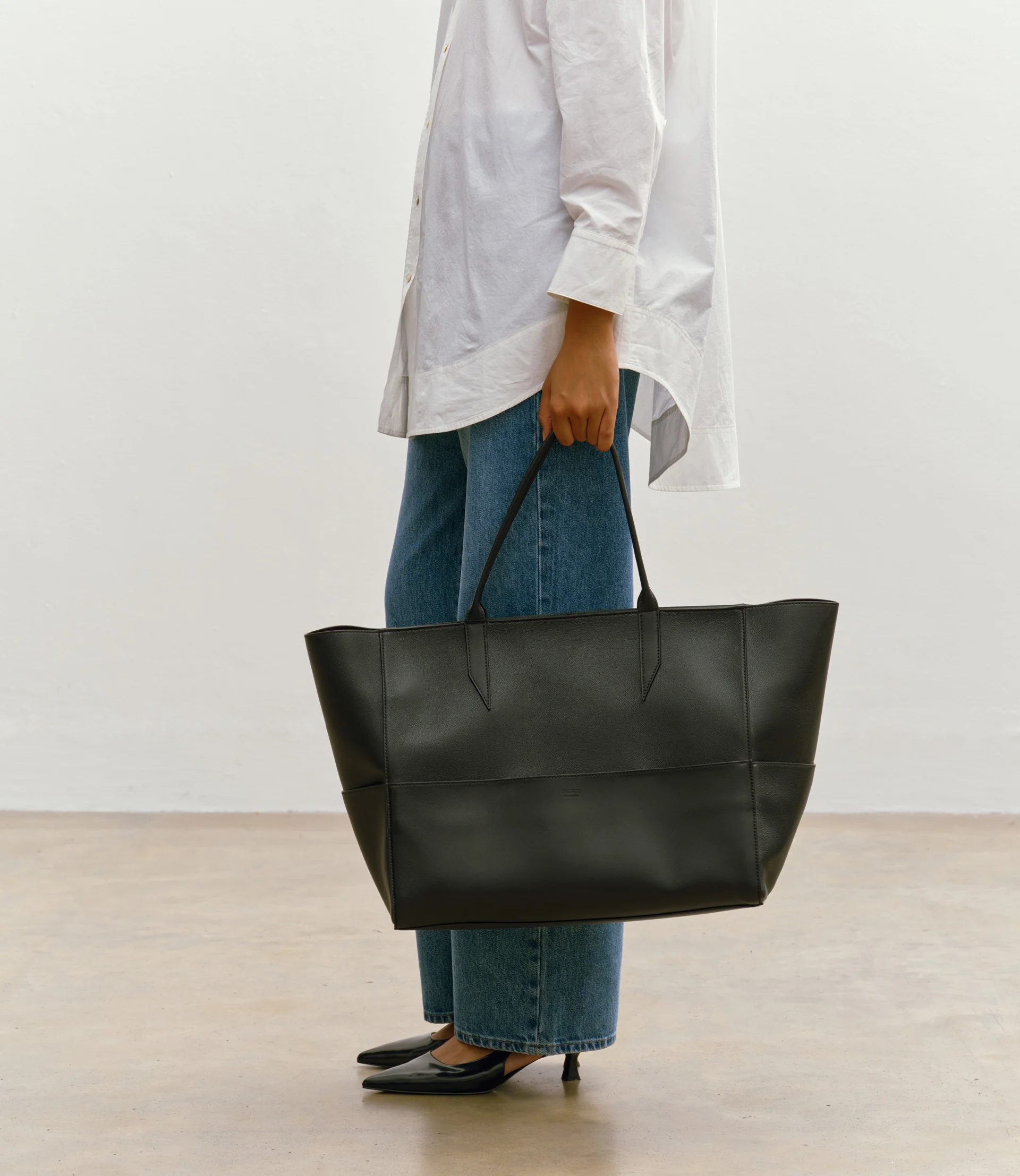 Incognito 42 Cabas Bag Smooth Calfskin Black - Image 5