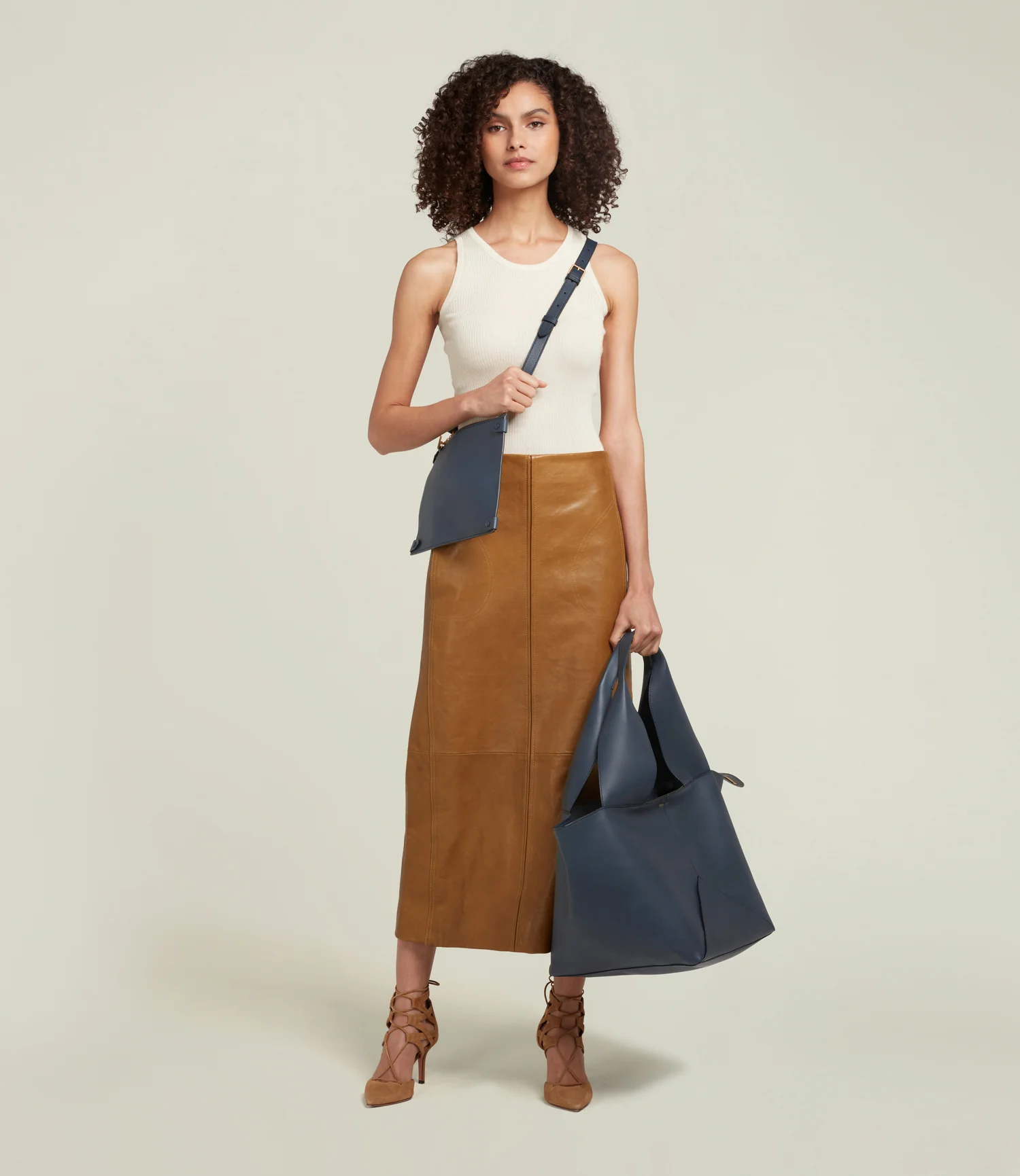 Market Bag Smooth Calfskin Navy - Image 5