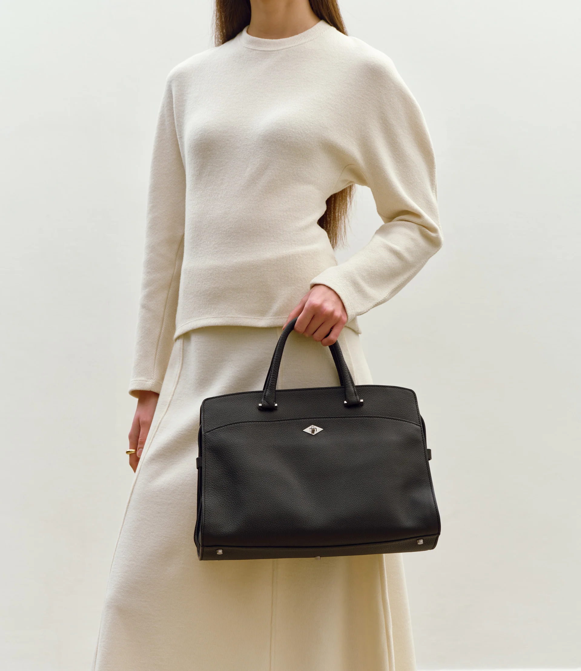 Private Eye Soft Grain Leather Black - Image 2