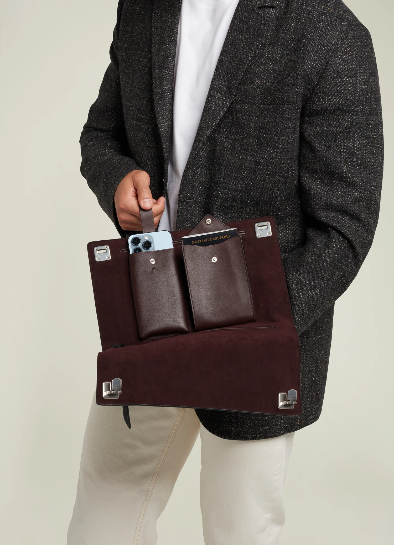 Runaway I Essentials Portfolio Buffalo Deep Navy - Image 4
