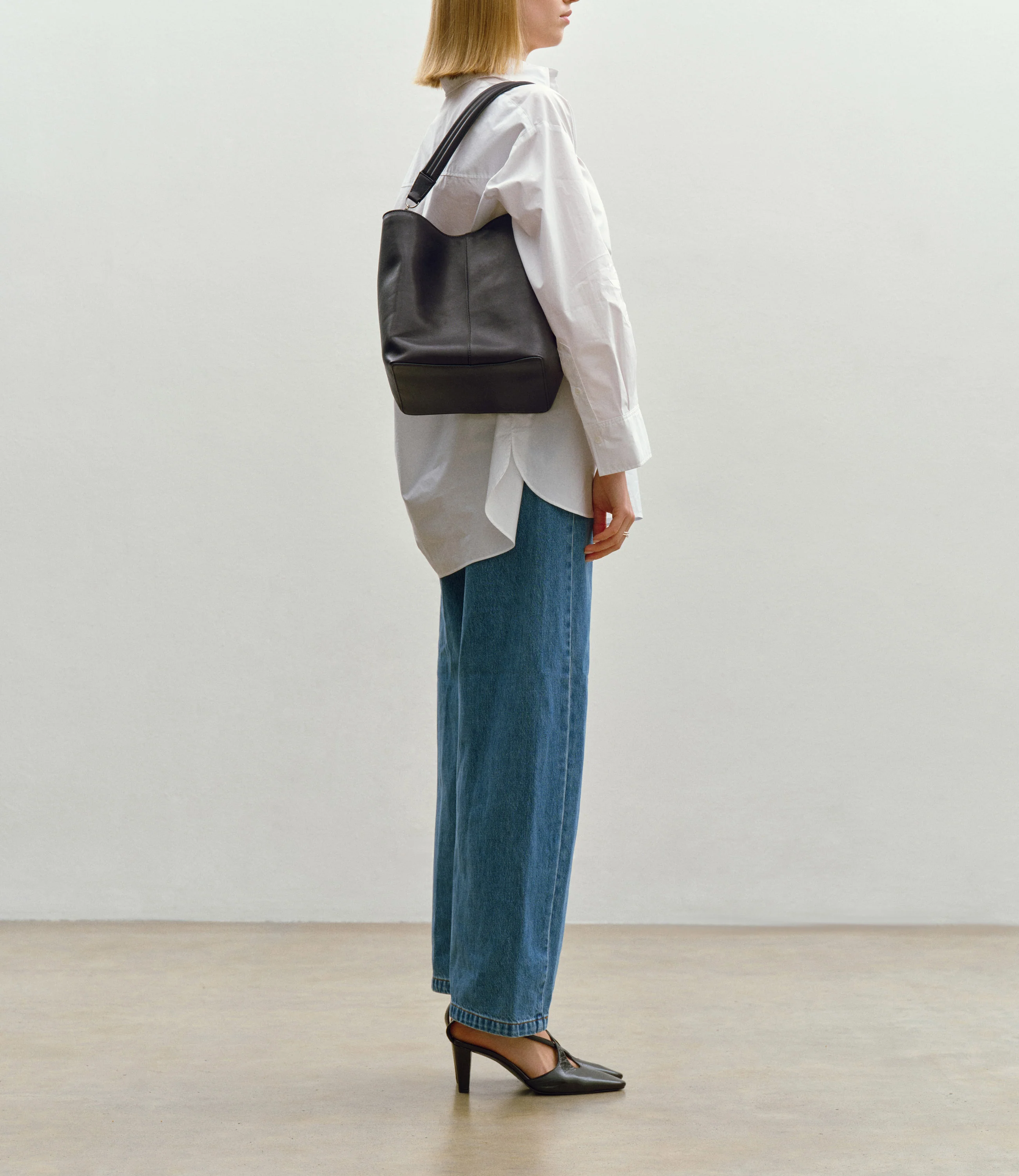 Twist 22 Supple Calfskin Black - Image 4
